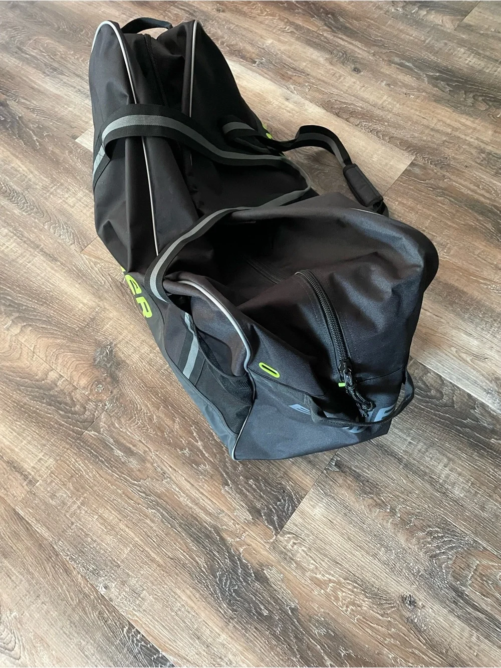 Like new! Bauer Elite Carry Hockey Duffel Bag black with Neon Green